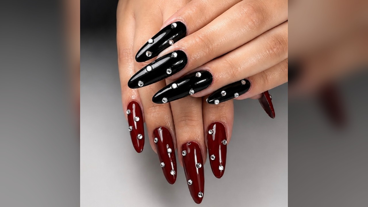 Uñas negras y burdeos con cristales — Valenti Studio, foto 14