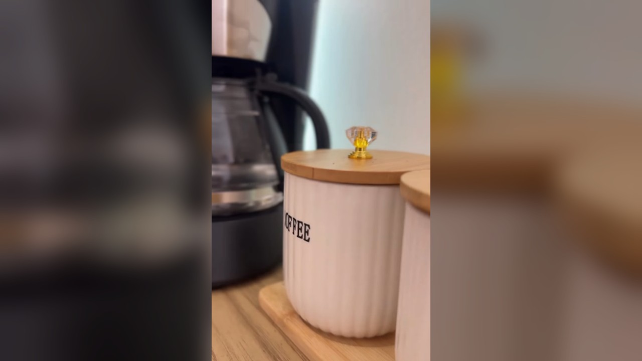 Cafetera y recipiente de café del estudio — Valenti Studio, foto 39